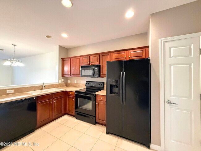 Foto del edificio - 8128 Summerside Cir