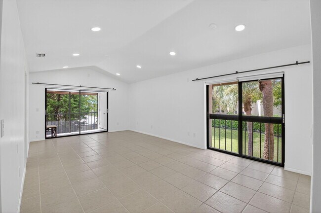 Foto del edificio - 5151 W Club Cir