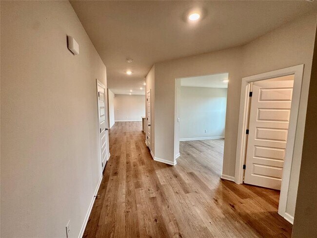 Foto del edificio - 6100 Blackwood Ct