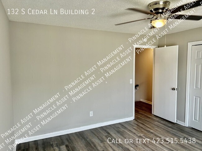 Foto del edificio - 132 S Cedar Ln