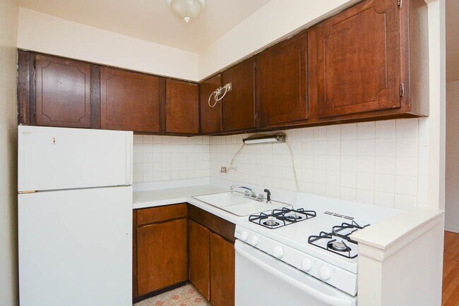 Building Photo - 527 W Aldine Ave