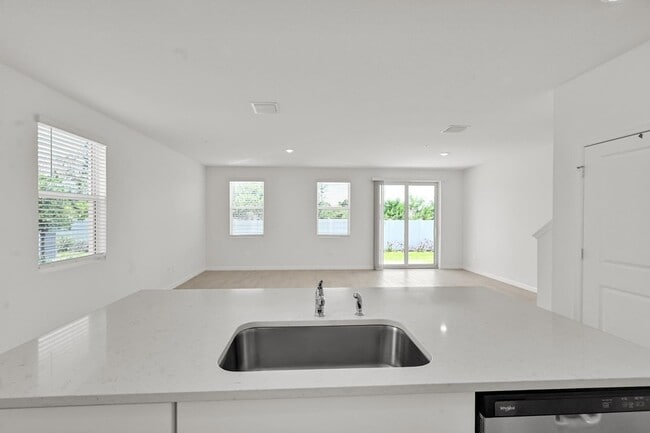Building Photo - 575 Salisbury Cir