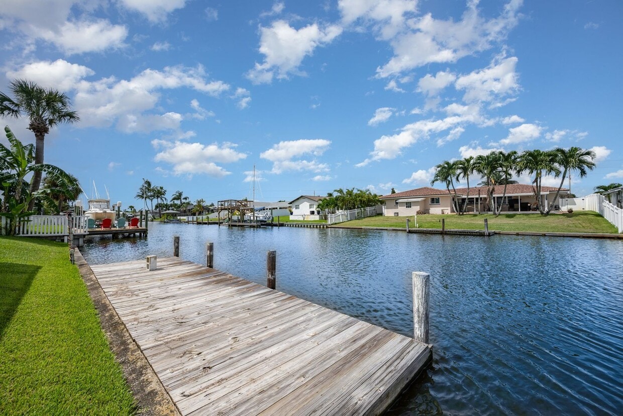 Foto principal - Enjoy the pool or fish/kayak/boat from the...