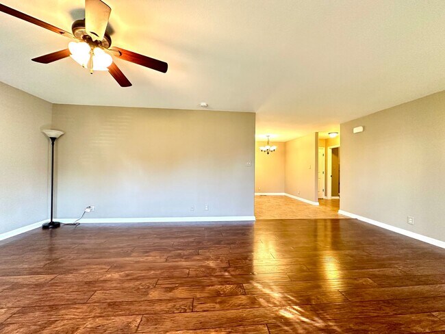 Foto del edificio - Spacious 3-Bedroom Home with Fenced Yard & Garage!