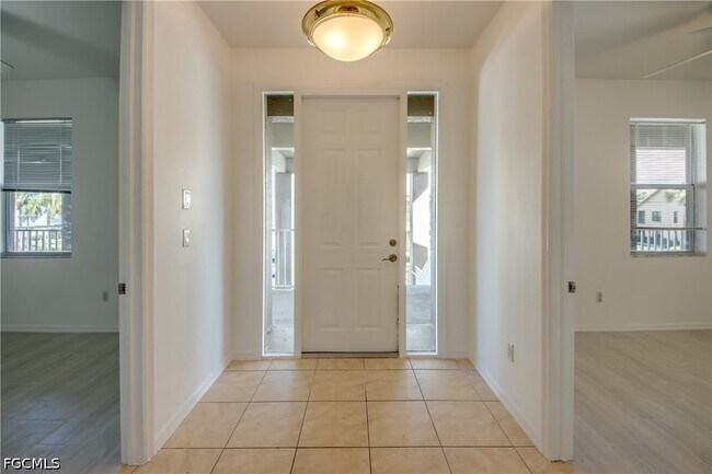 Building Photo - 15250 Riverbend Blvd