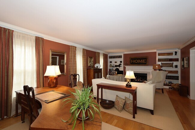 Foto del edificio - 39 Kingswood Dr