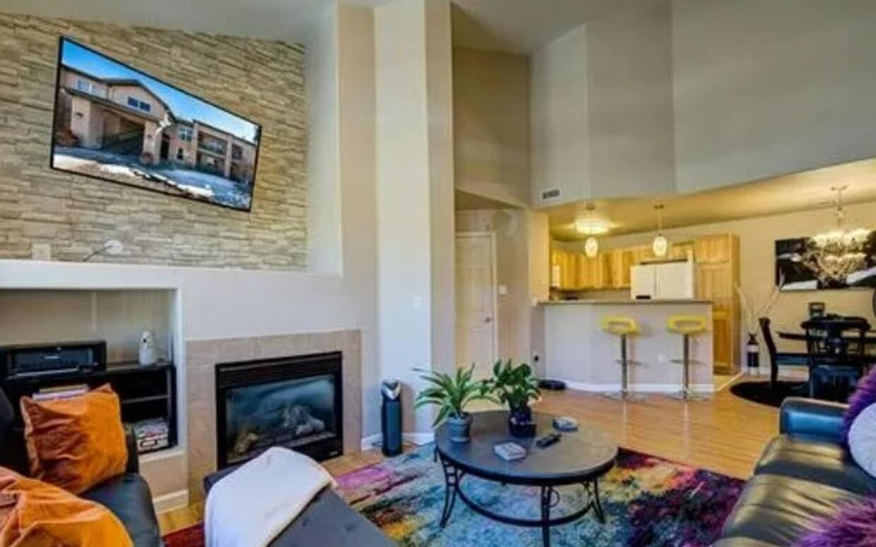 Building Photo - 2 Bedroom 2 Bath 2 Car Garage Condo in Bra...