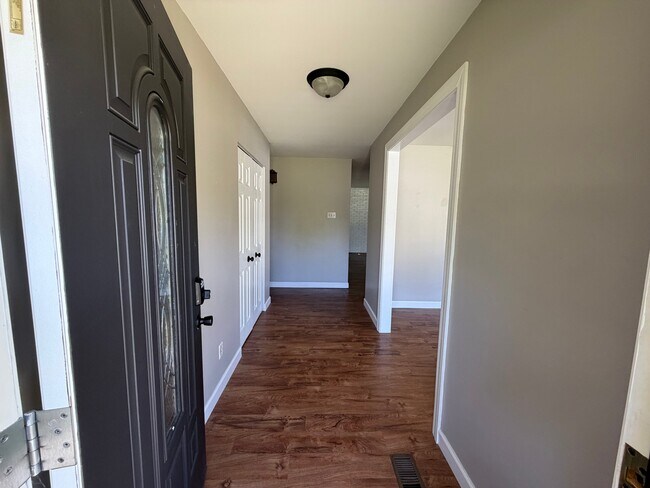 Foto del edificio - 9200 W Lone Beech Dr