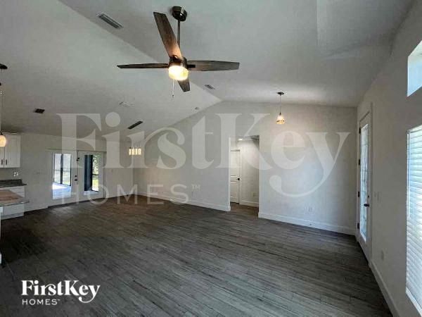 Foto del edificio - 7411 Wycliff Dr