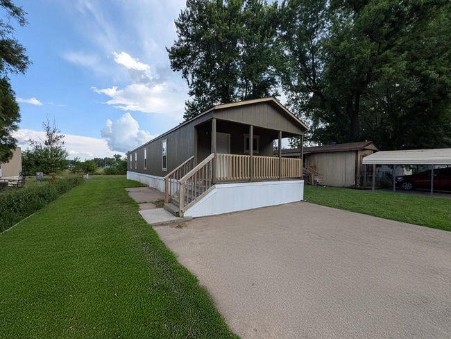 Building Photo - 3900 Lenore Dr