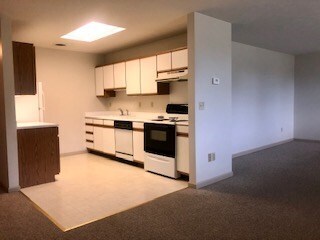 Building Photo - 407 Laurentian Pl