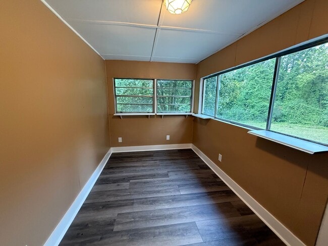 Building Photo - 4 Bedrooms, 2 Bathrooms - Home in Rome!