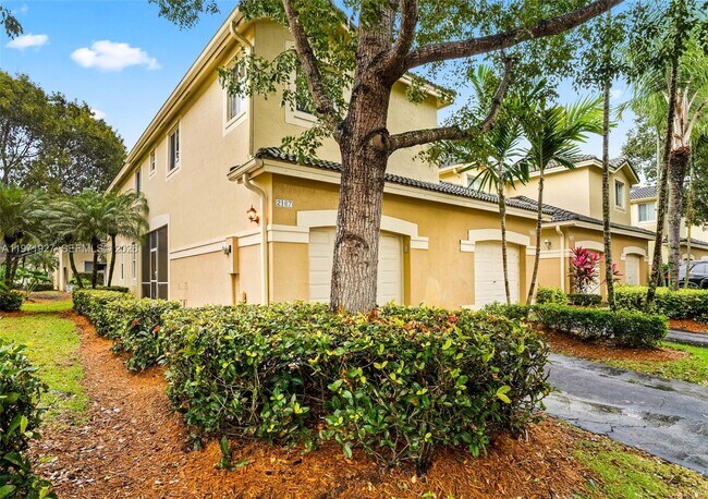 Foto del edificio - 2167 Hacienda Terrace