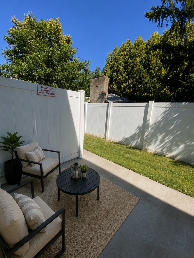 Foto del edificio - Skip Shared Laundry—Upgrade Your Lifestyle! he Yakima Home You've Been Waiting For.