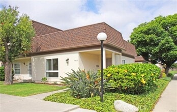 Building Photo - 9862 Coral Cove Cir