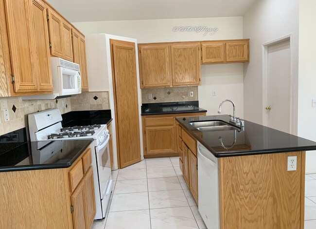Foto del edificio - 12399 Rimrock Ln