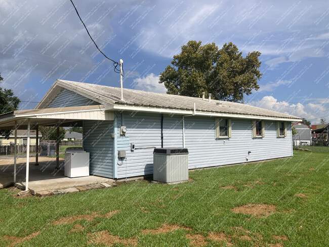 Building Photo - 1860 Ridgefield Ave