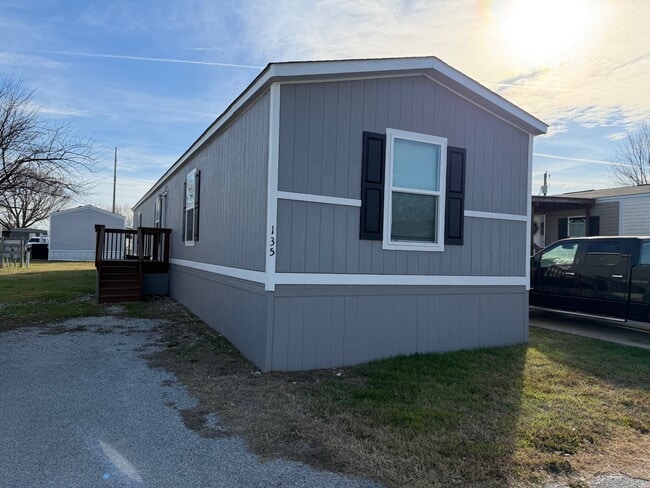 Building Photo - 135 Prairie Dr