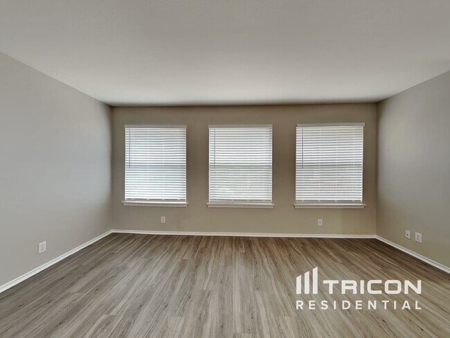 Foto del edificio - 227 Rock Springs Dr