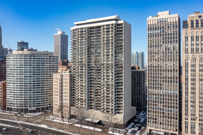 Building Photo - 1212 Lake Shore Dr
