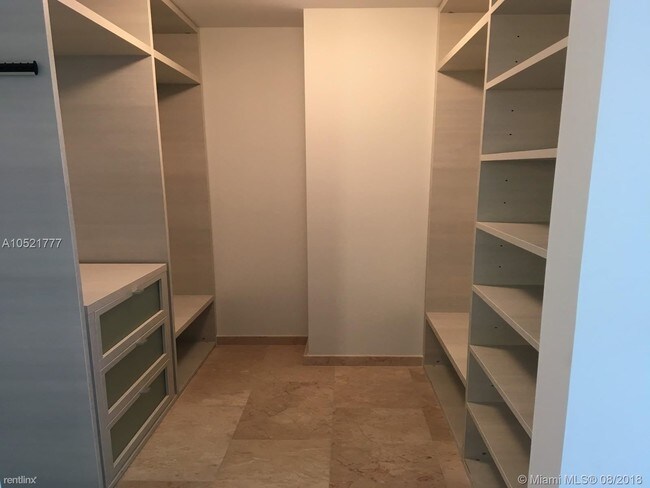 Building Photo - 1 br, 1 bath  - Reach Brickell City Center