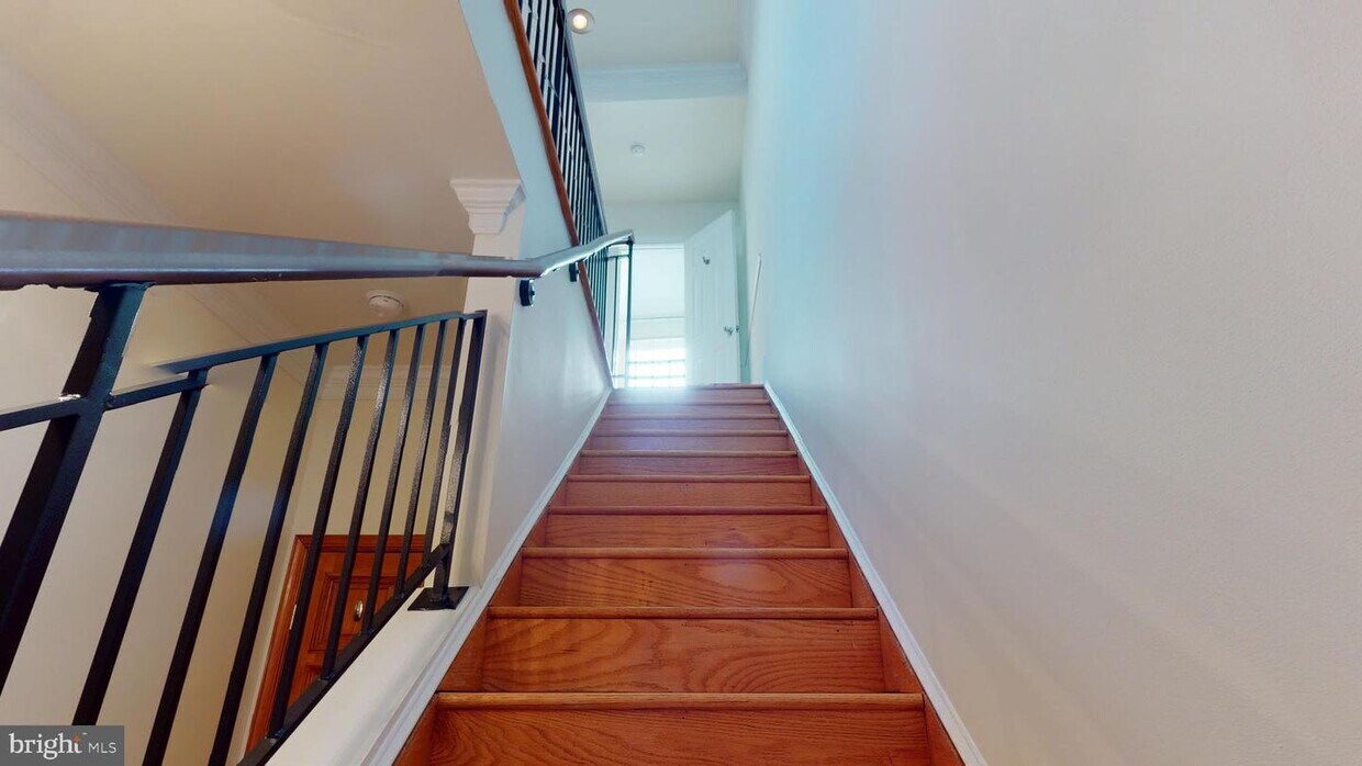Primary Photo - 922 N St NW