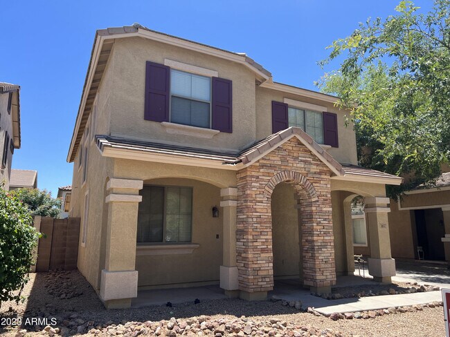 Building Photo - 3637 E Parkview Dr