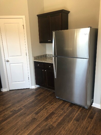 Building Photo - 646 Nonsuch Way