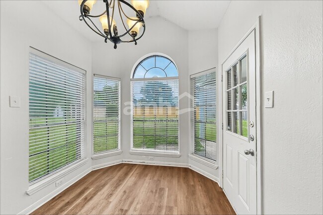 Foto del edificio - 10917 Spruce Dr N