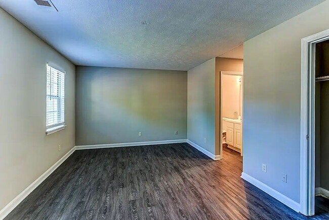 Foto del edificio - 3494 Creekview Pl