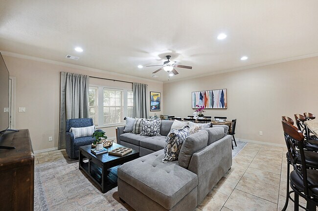 Foto del edificio - 1416 Cres Ridge Dr