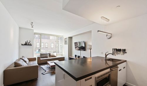 Building Photo - 281 W 28th St