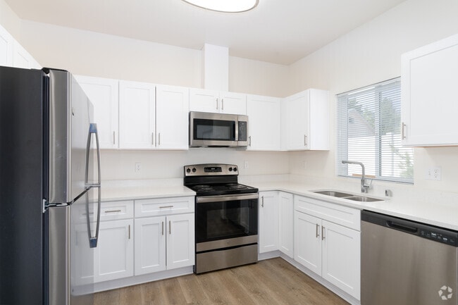 2BR, 1BA - 934SF - Kitchen - 4th Avenue Homes