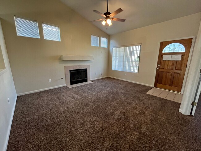 Building Photo - Wonderful Home MOVE IN READY!!!