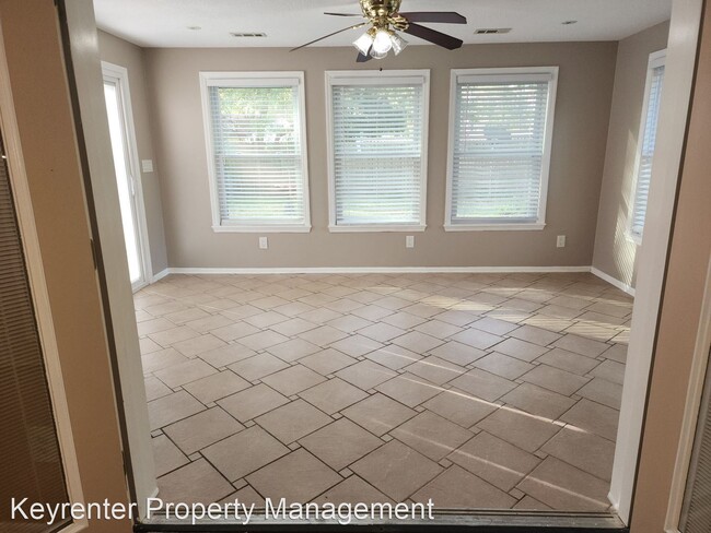 Foto del edificio - 4 br, 2 bath House - 2711 Julie Ln