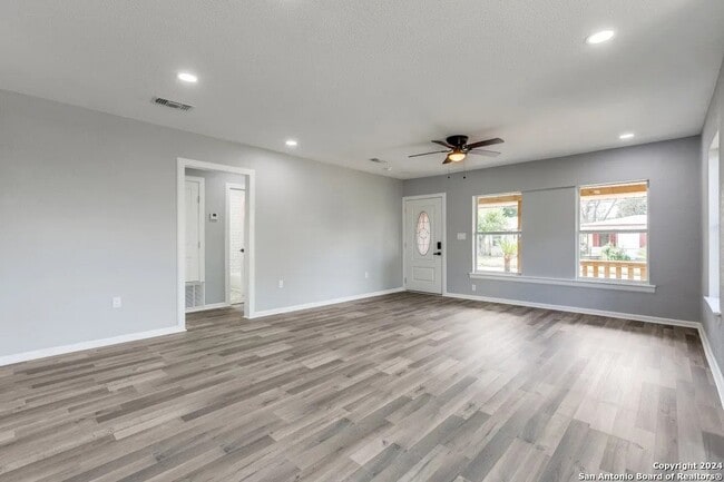 Building Photo - 259 Drake Ave