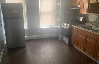 Building Photo - 1322 Stratford Ave