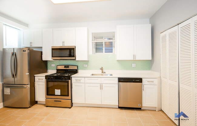 Foto del edificio - 2144 N Bell Ave