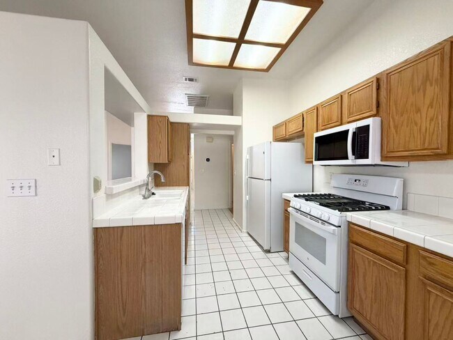 Building Photo - Wonderfully house in Summerlin