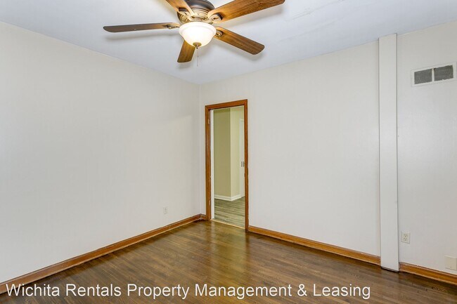 Building Photo - 2 br, 1.5 bath House - 931 W 13th St North