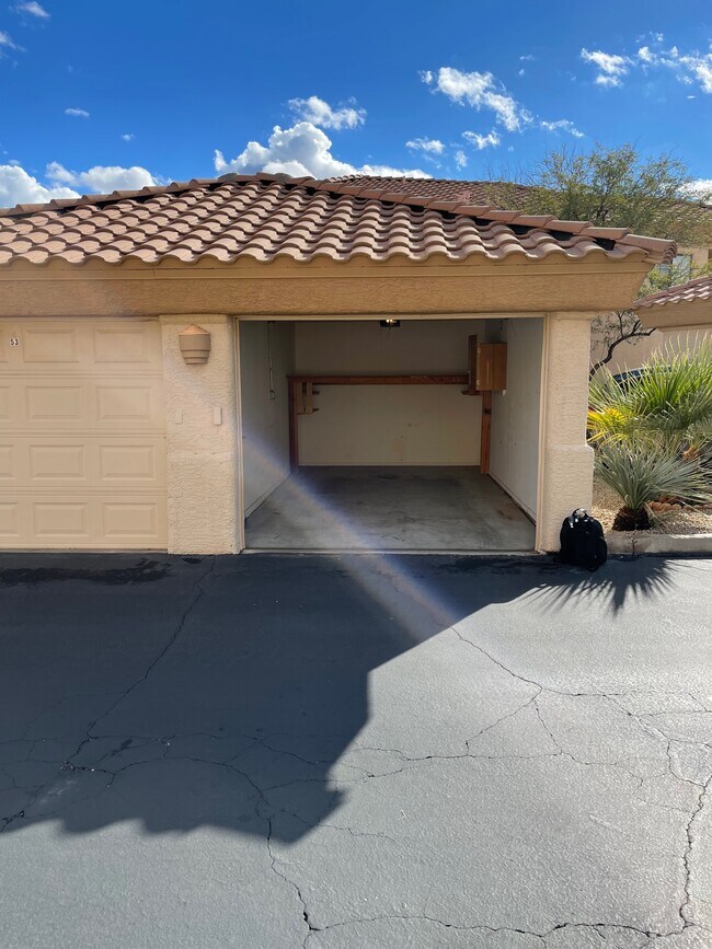 Foto del edificio - 9253 N Firebrick Dr