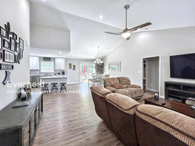 Foto del edificio - 1518 Lakeview Pkwy