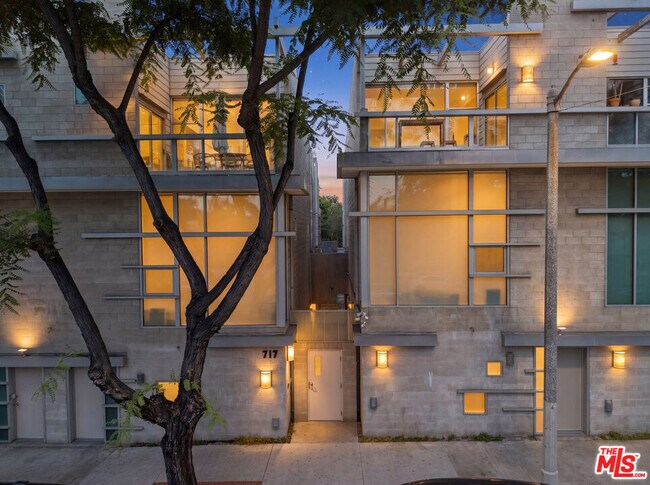 Foto del edificio - 717 Highland Ave