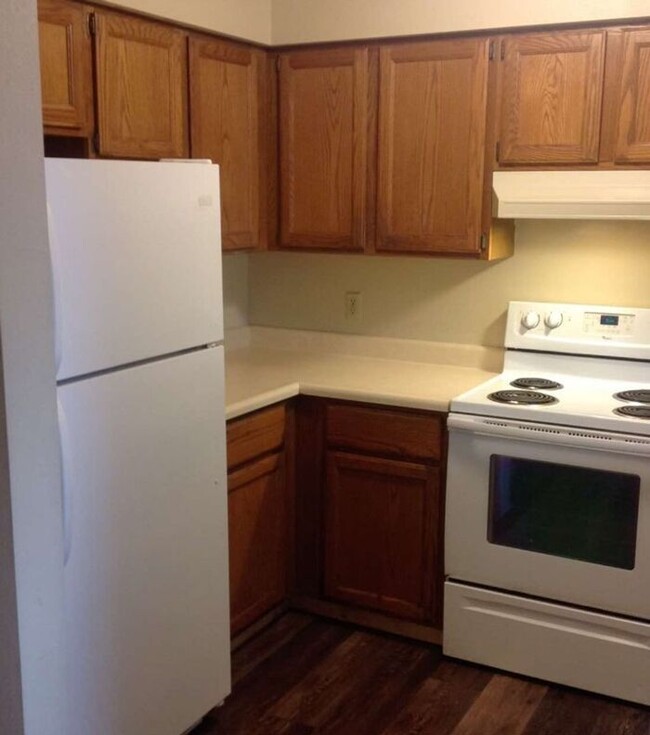 Building Photo - AVAILABLE NOW - NO SECURITY DEPOSIT REQUIRED