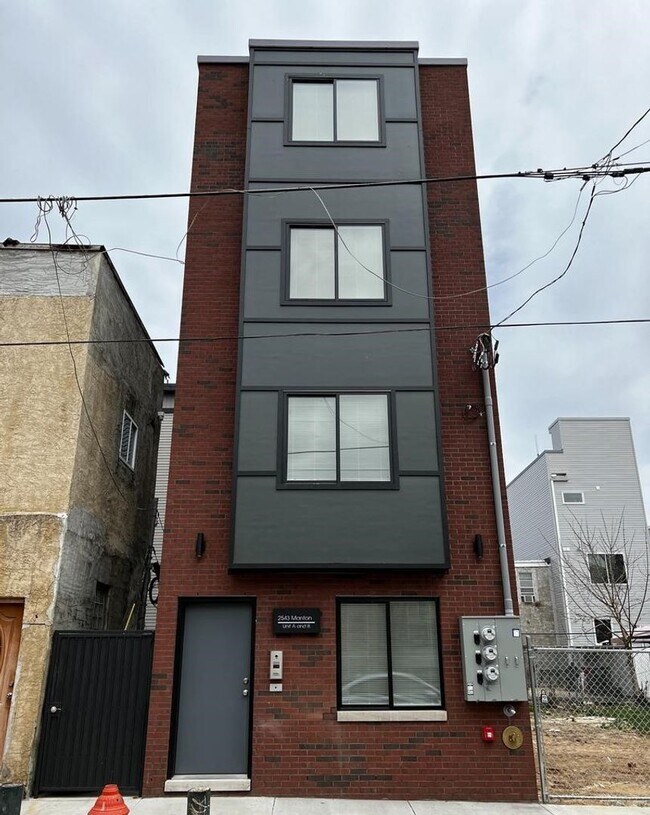 Building Photo - 2543 Manton St