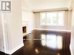 Photo du bâtiment - 557 The Kingsway