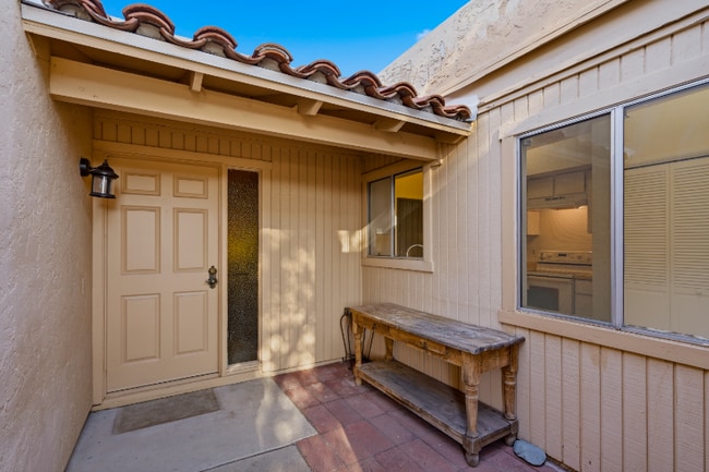 Building Photo - 359 N Calle Del Chancero