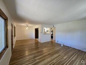 Building Photo - 130 Solana Dr