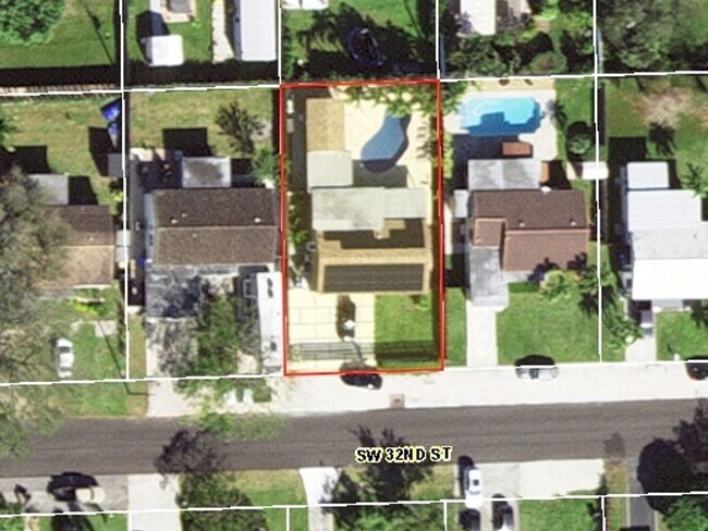 Foto del edificio - 4 Bedroom Single Family Home with solar pa...