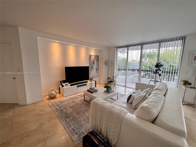 Building Photo - 3600 Mystic Pointe Dr